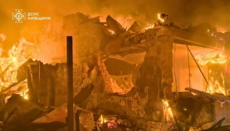 Наслідки удару дронів у Броварському районі Київської області: пошкоджені приватний житловий будинок, господарські споруди та