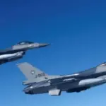 Пара грецьких винищувачів F-16 у повітрі (ілюстративне фото)