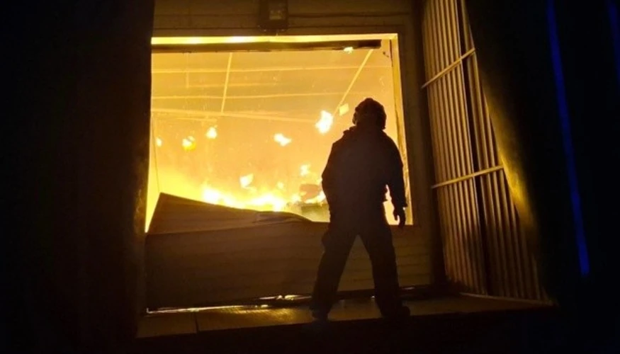 Хто повідомив і хто ліквідовував пожежу на складах супермаркетів на Одещині